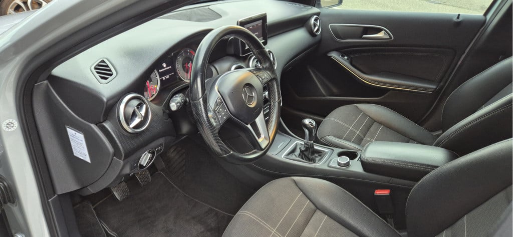 Mercedes-Benz A-Klasse 180 ambition l airco l camera l navigatie l stoelver