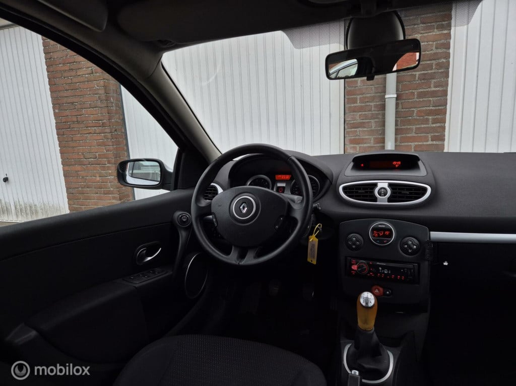 Renault Clio 1.6-16v dynamique / origineel nl / 5- deurs / airco / cruiseco