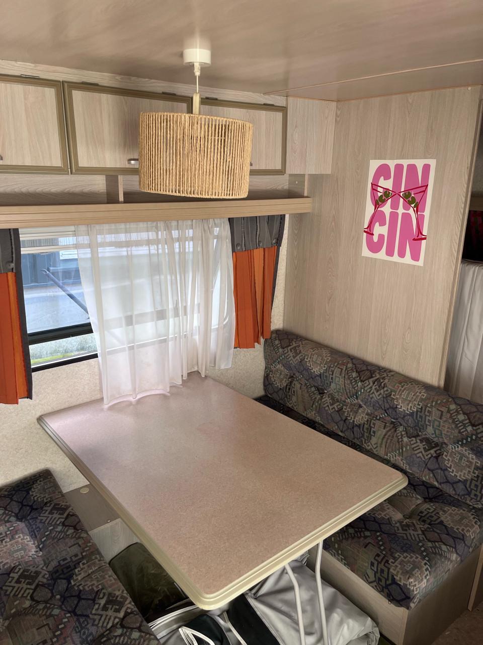 Prachtige 5-7 persoons caravan te koop