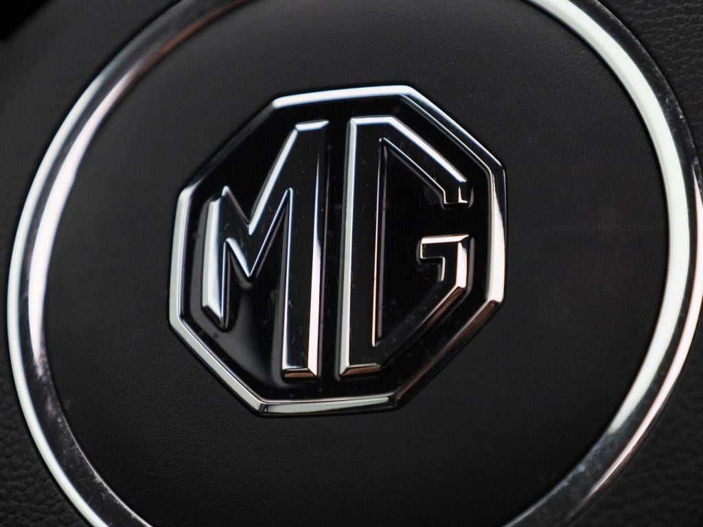 MG Zs Ev long range luxury 70 kwh | automaat | panoramadak | leder | naviga