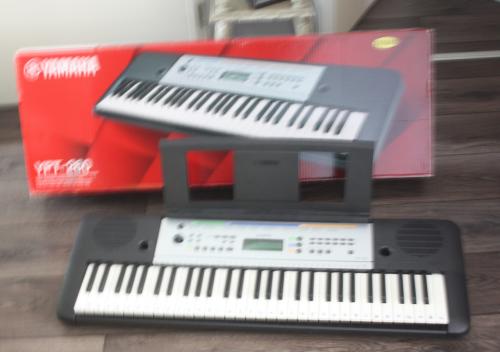 Yamaha YPT-255-Portable Keyboard
