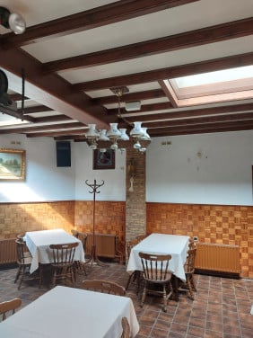 6 stoelen massief houten en tafel eiken uitschuifbaar