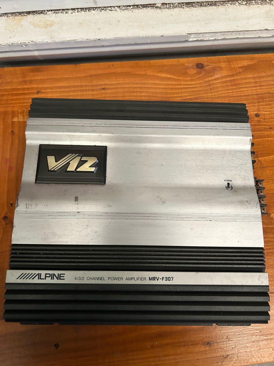 ALPINE V12 VERSTERKER