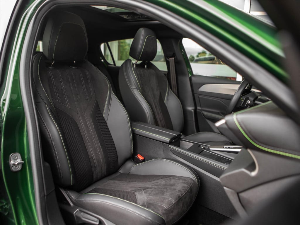 Peugeot 308 1.2 puretech 130pk gt automaat | panoramadak | acc | camera 360