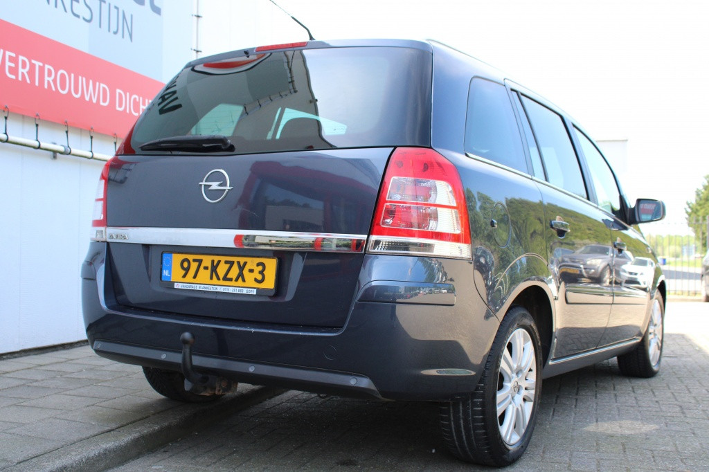 Opel Zafira met 1 jaar apk 1.8 cosmo