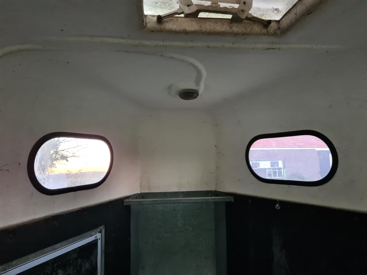 Paardentrailer Atec C2 Technoline bjr. 1998 met werkzaamheden