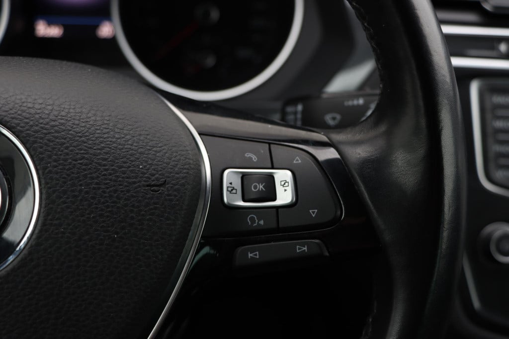 Volkswagen Tiguan 1.4 tsi connected series