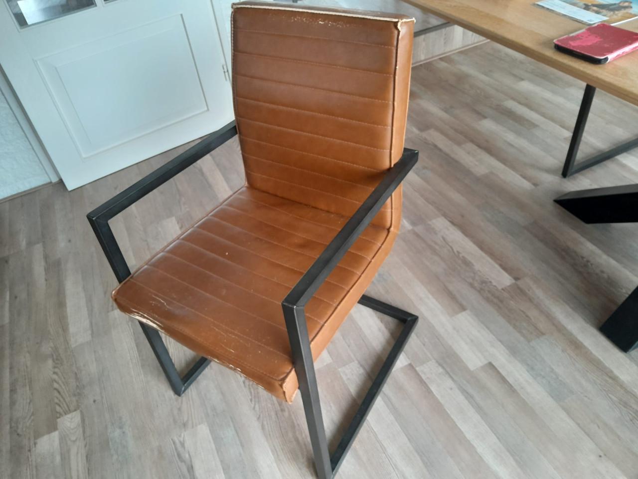 4 eetkamerstoelen gratis ophalen