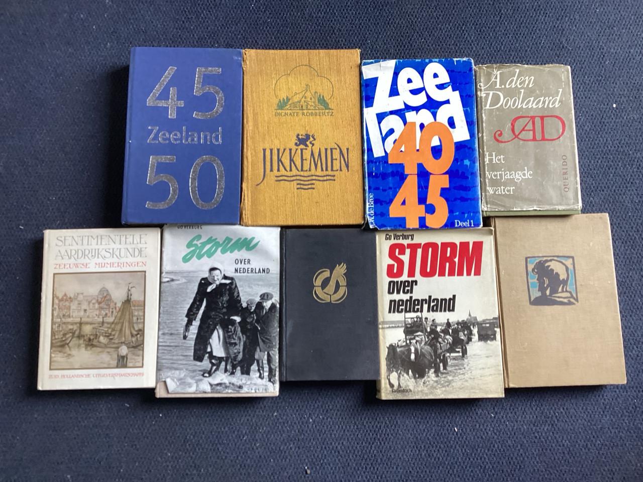 Boeken Zeeland. . (Doos +/- 60 stuks)