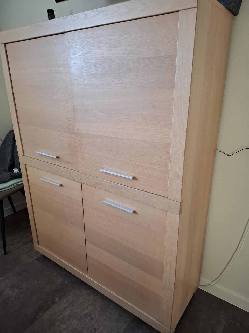 Vier deur kast Gratis