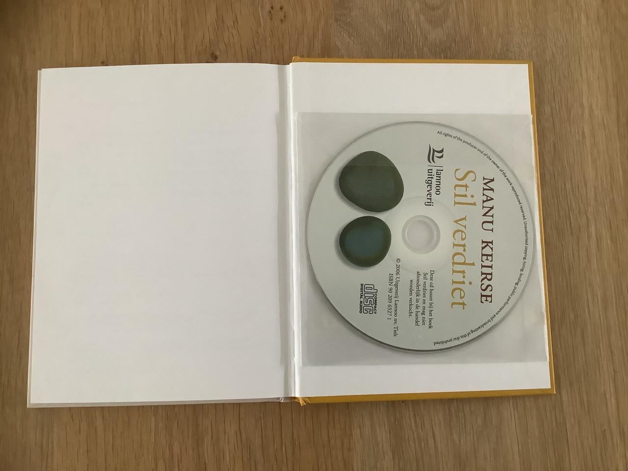 Stil Verdriet - een boek met audio CD - gesigneerd door Manu Keirse