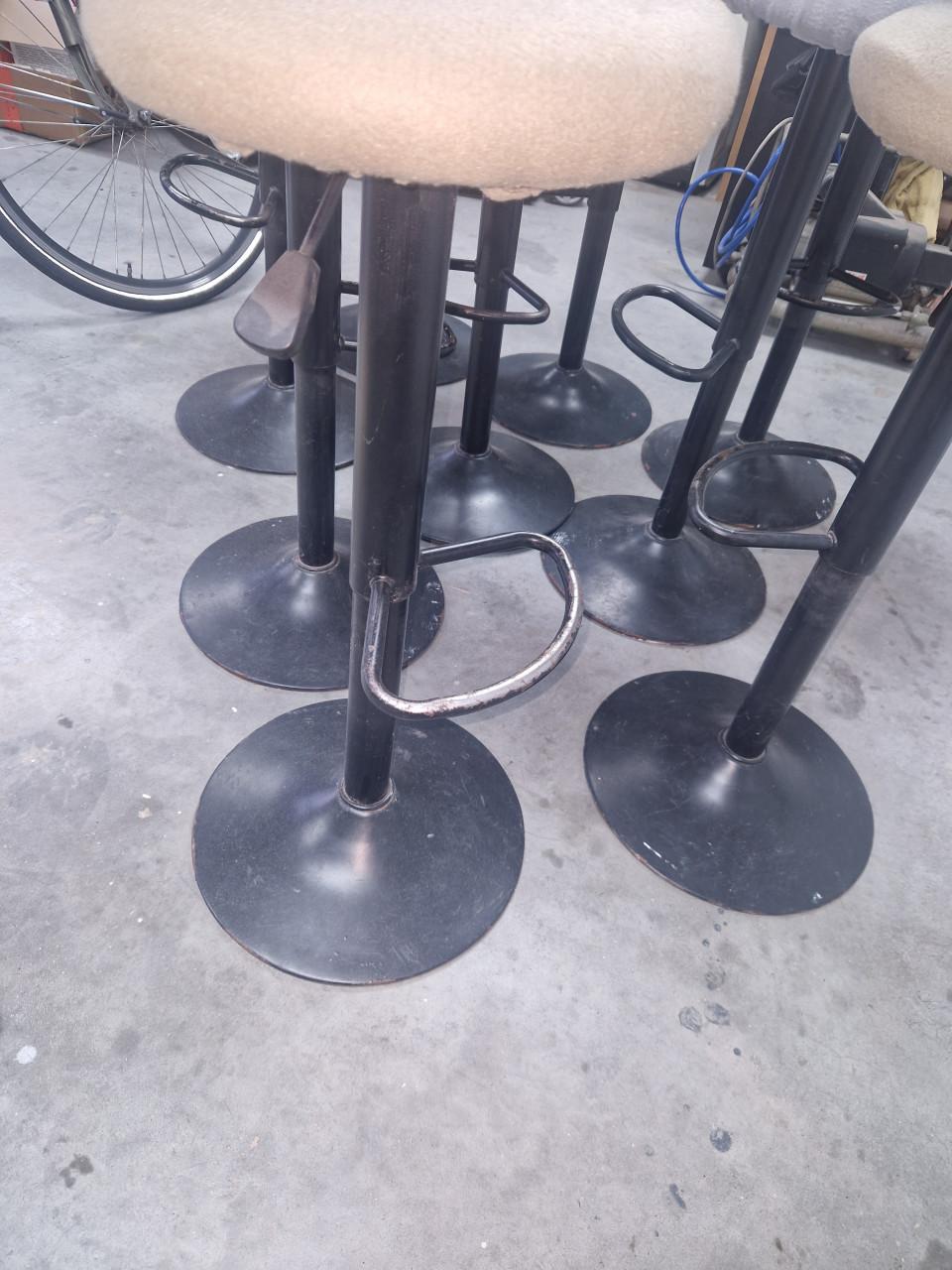 9 stuks barkrukken