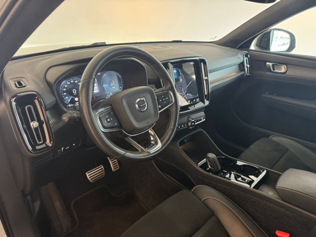 Volvo XC40 1.5 t4 recharge r-design expression