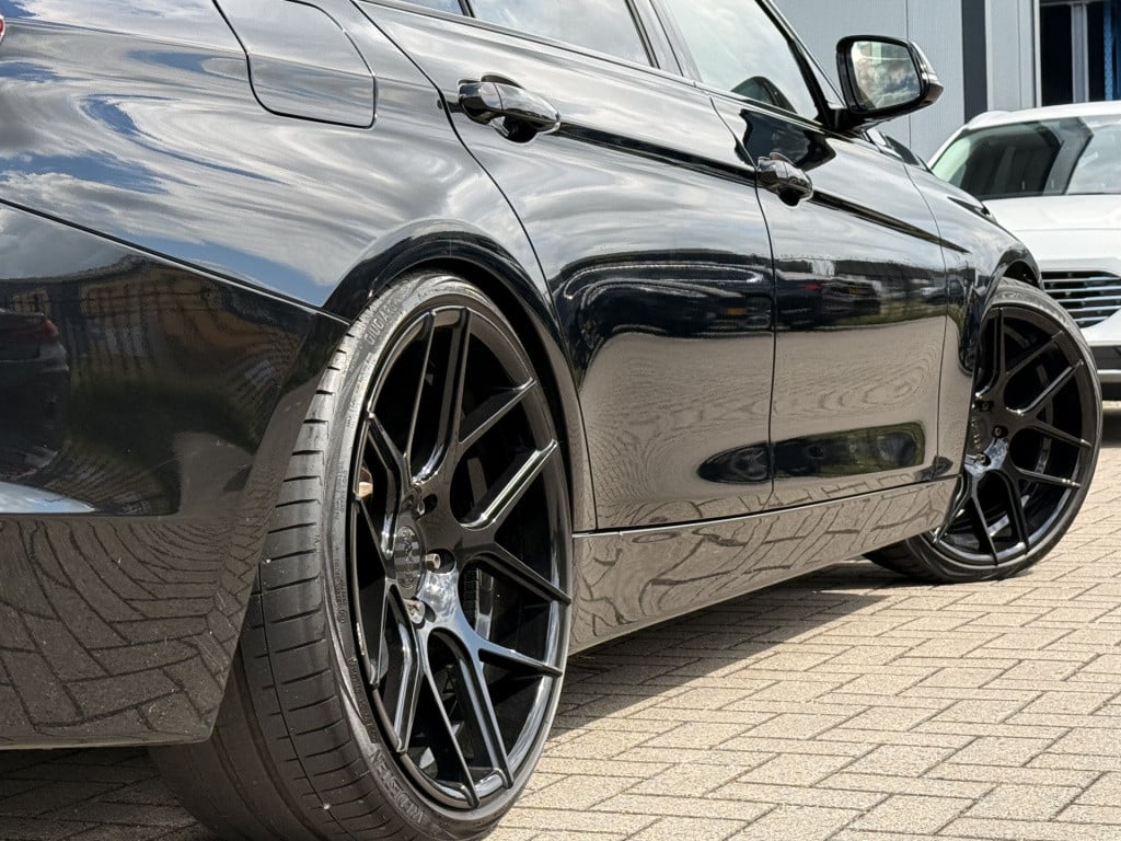 BMW 3-serie 320i high executive | navi | leder | 260pk | elect trekhaak |