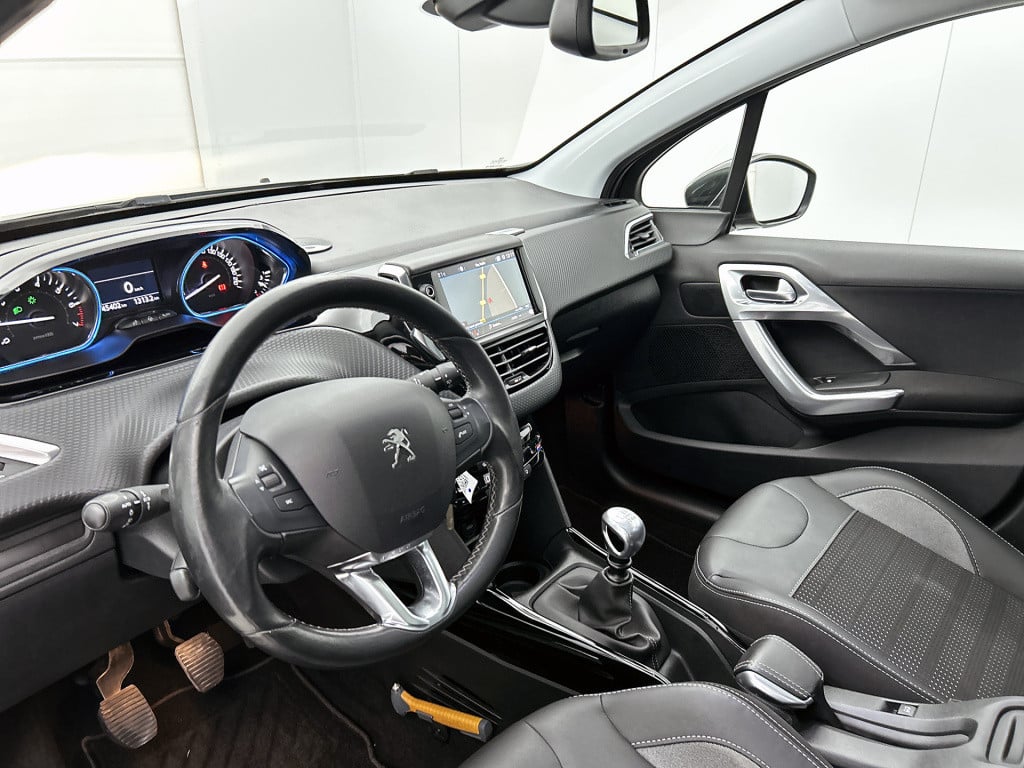 Peugeot 2008 110 pk allure | rijklaar | achteruitrijcamera | trekhaak | pan