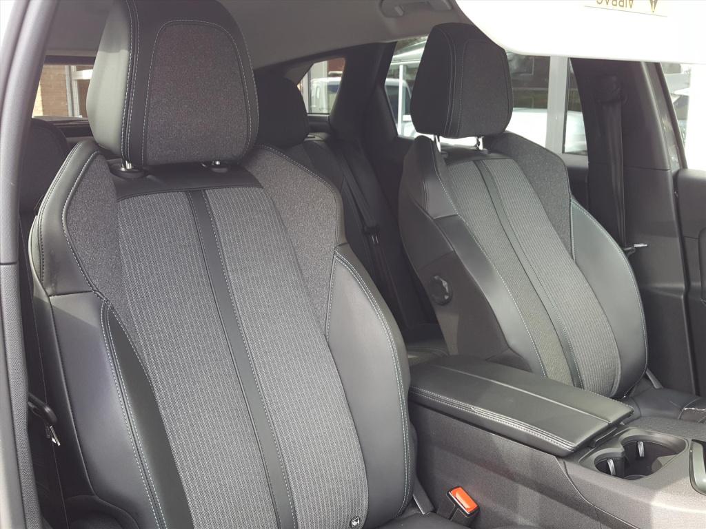 Peugeot 3008 allure 1.2-130pk automaat (eat8) apple carplay & android auto 