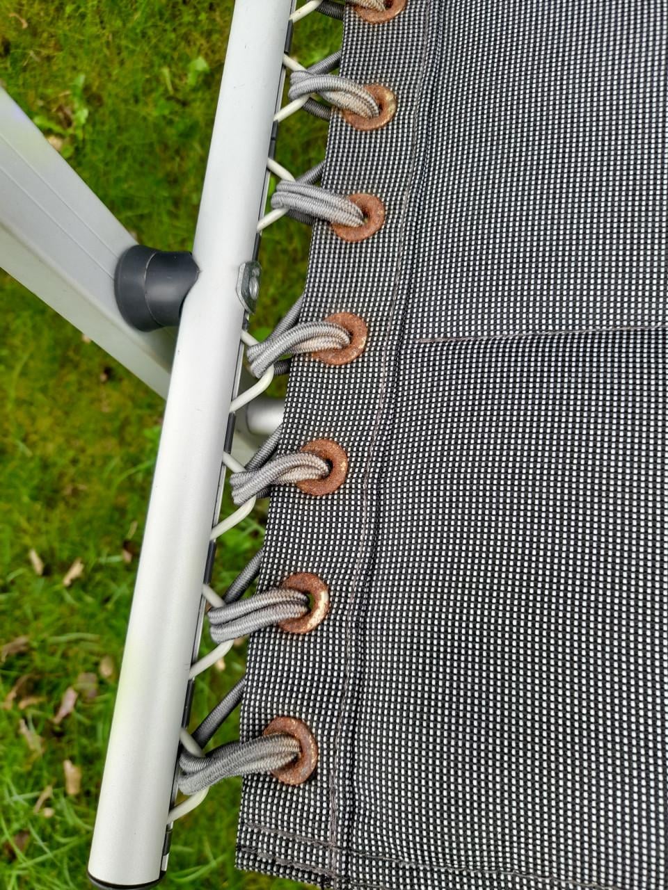 4 Obelink stoelen (prima staat alleen de ringen gaan roesten)per stuk €7,50
