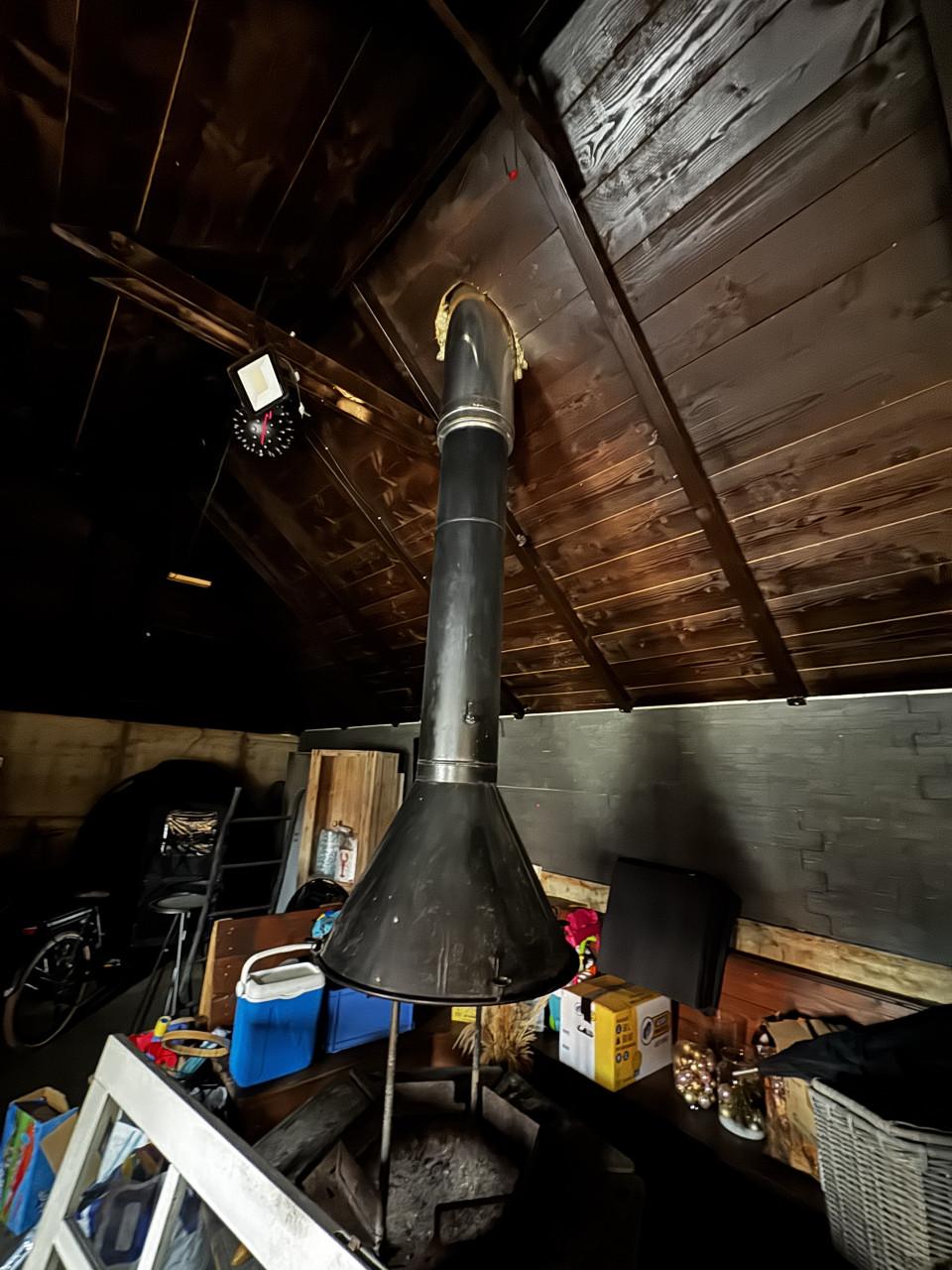 Grote Blokhut zelf afbreken en meenemen.