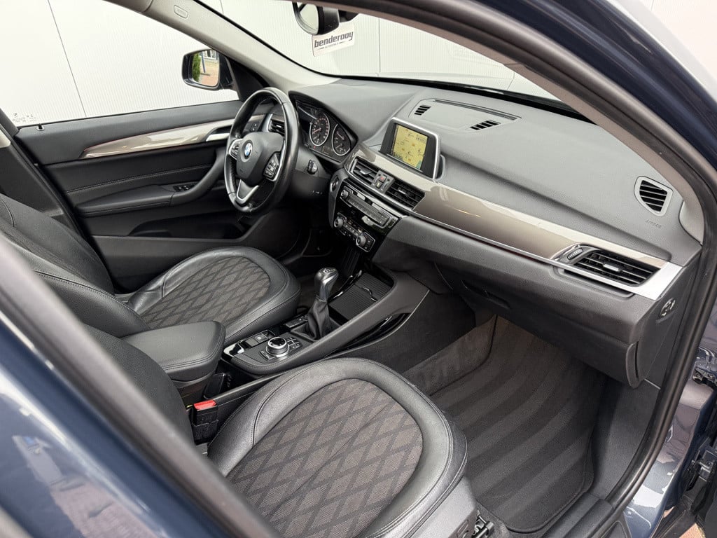 BMW X1 sdrive18i 136pk high executive automaat