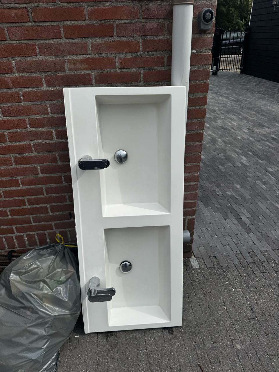 Dubbele wastafel 120 met 2 grohe kranen zgs