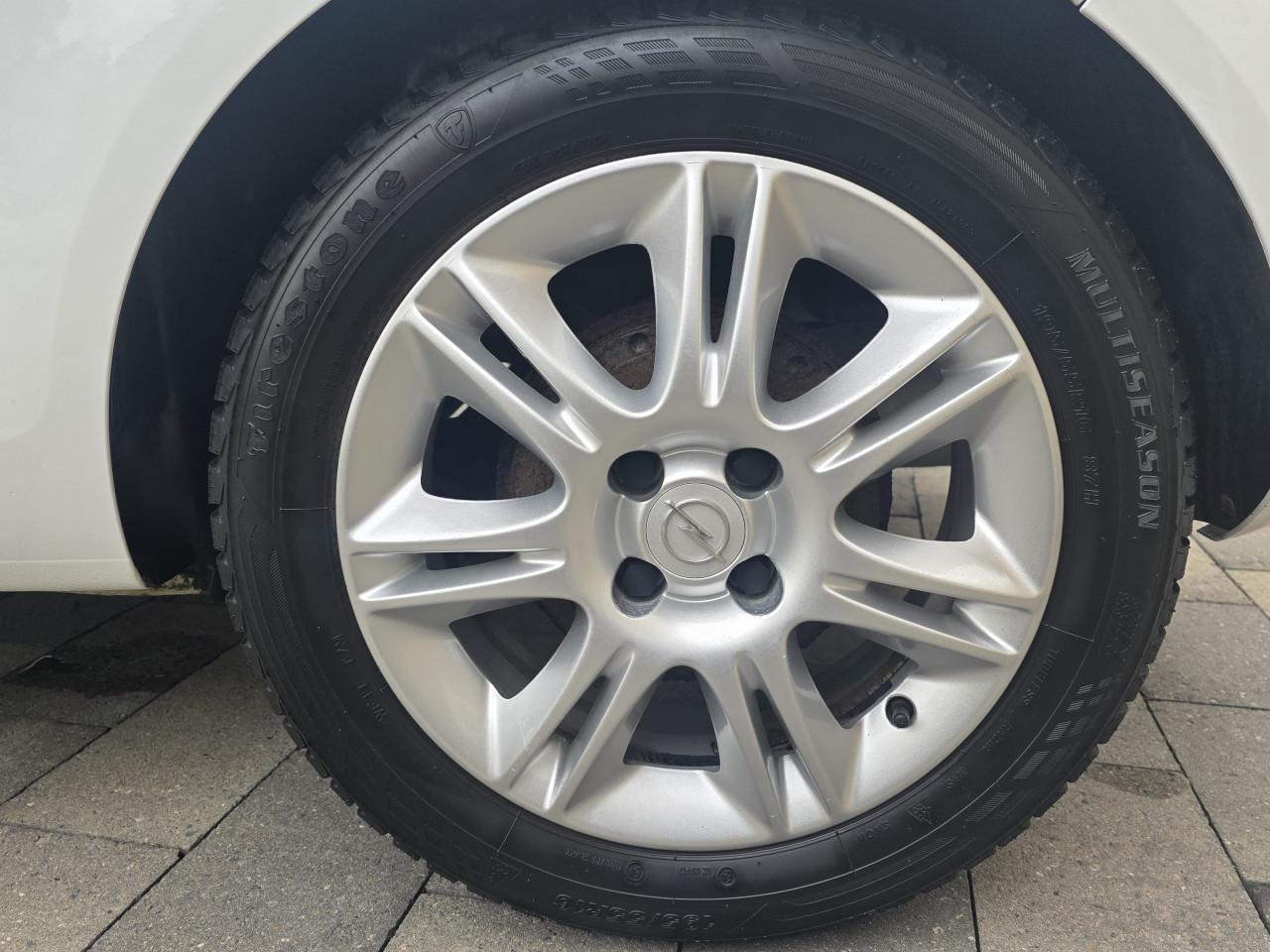 Tekoop zeer mooie Opel Corsa 1.4 16V Black and White