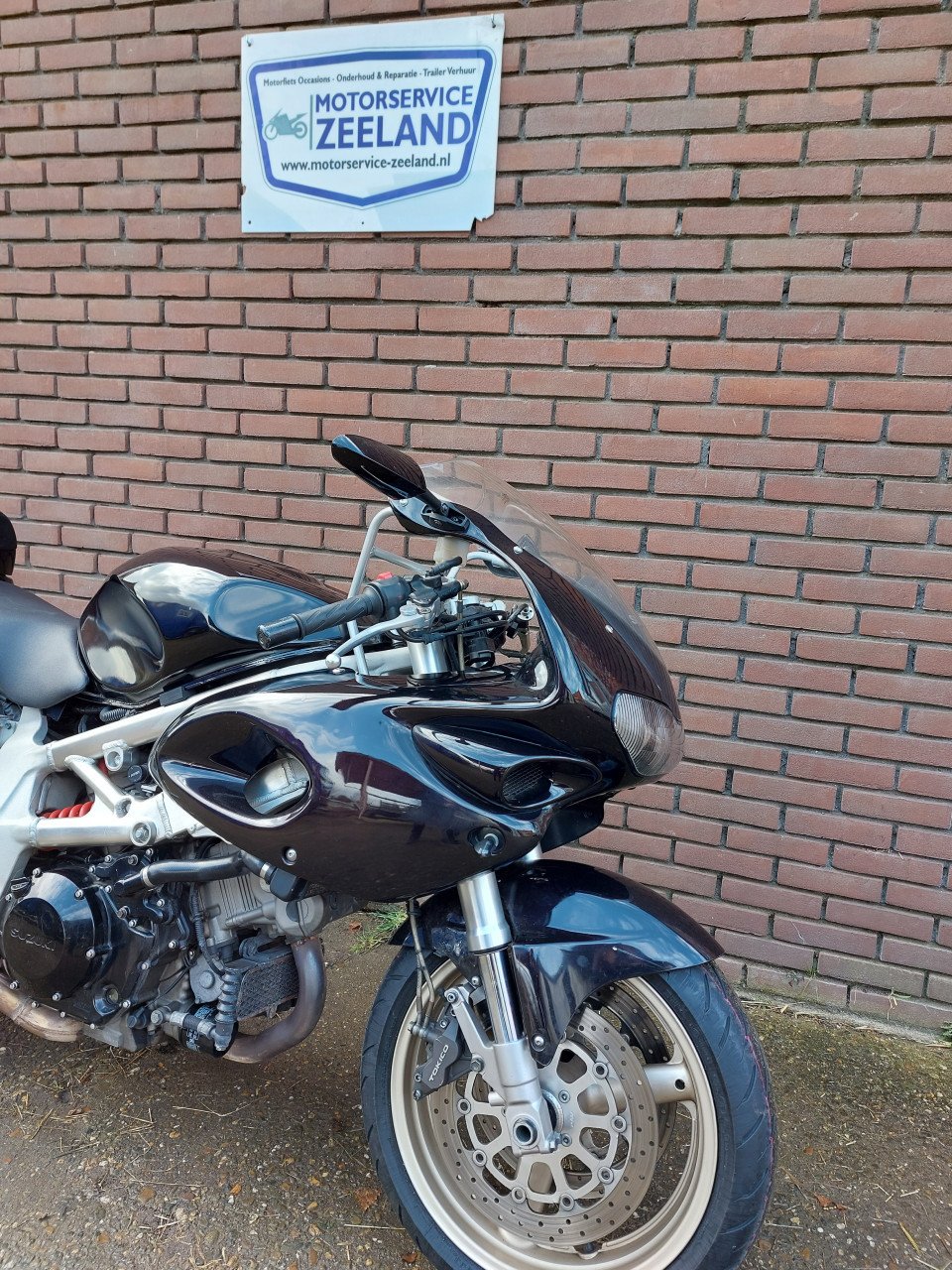 Suzuki TL1000S (Old school superbike)