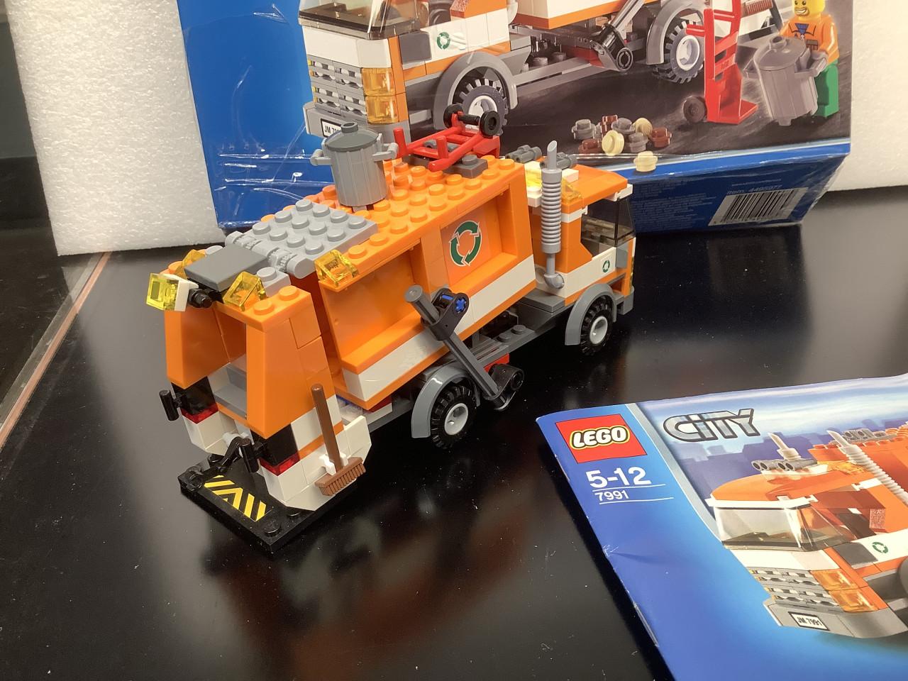 Lego vuilniswagen nr.7991 met boekje. Met doos.