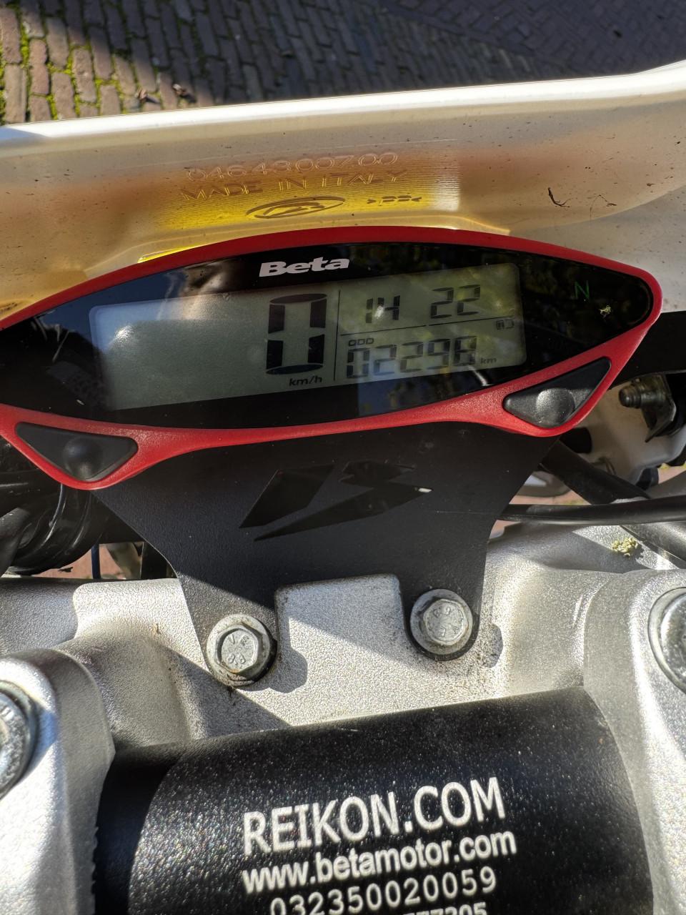 Beta RR50 track geel