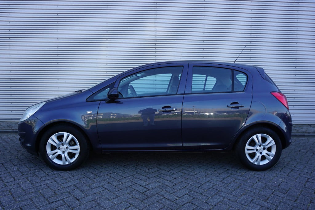 Opel Corsa 1.4-16v enjoy airco / cruise / elektr. ramen / trekhaak / nap
