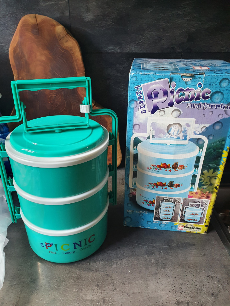 Nieuwe stapelbare thermische lunchbox / broodtrommel 3 delig....