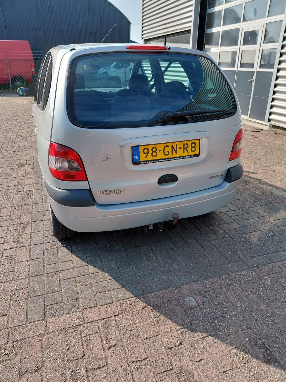 Renault megane senic automaat  bj 2001  1600 euro