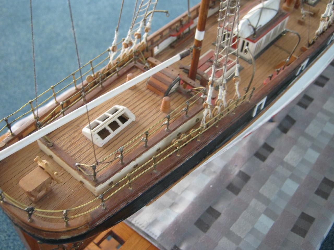 2 scheepsmodellen.