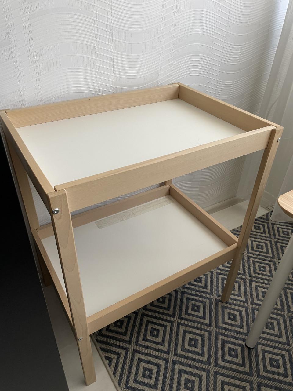 Ledikantje en commode