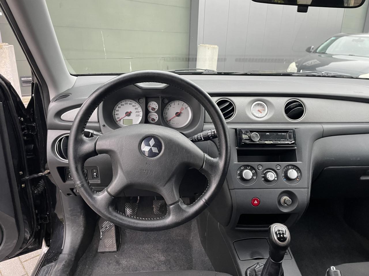 Mitsubishi Outlander 2.0 MPI 2WD 2007 Zwart | NAP | NIEUWE APK!