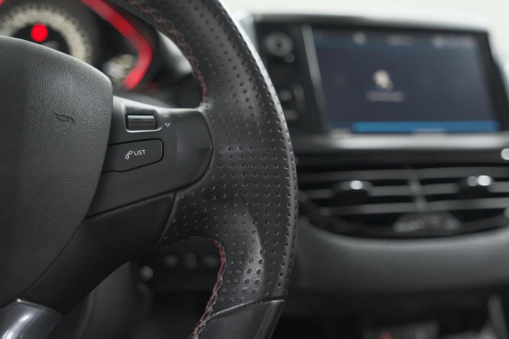 Peugeot 2008 puretech 110 eat6 gt-line | camera | panoramadak | navigatie |