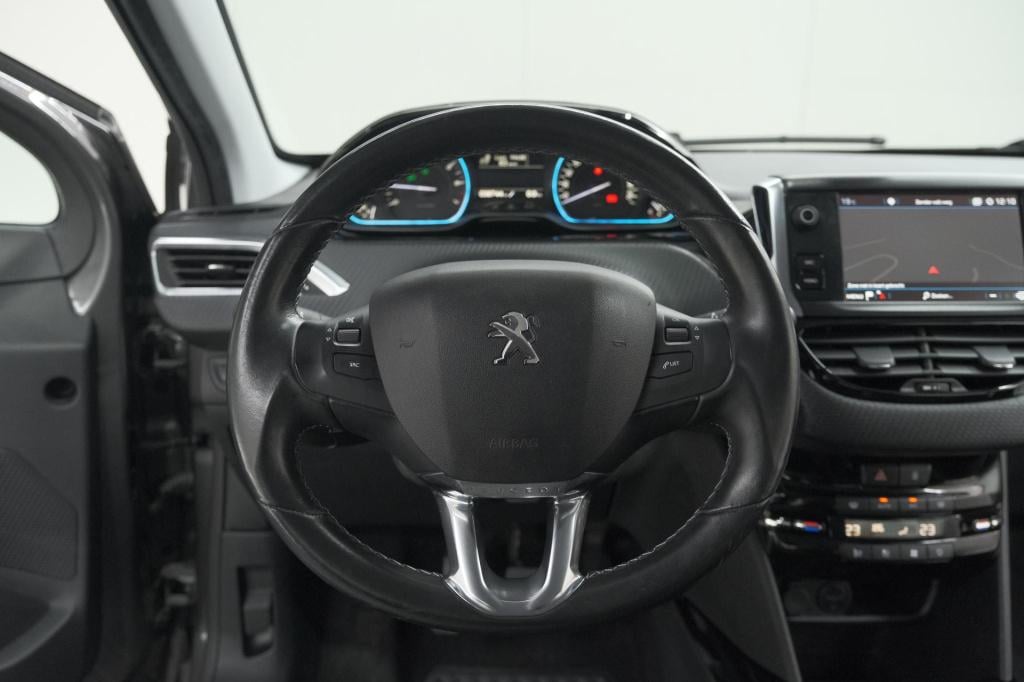 Peugeot 2008 puretech 110 allure | trekhaak | parkeersensoren | navigatie