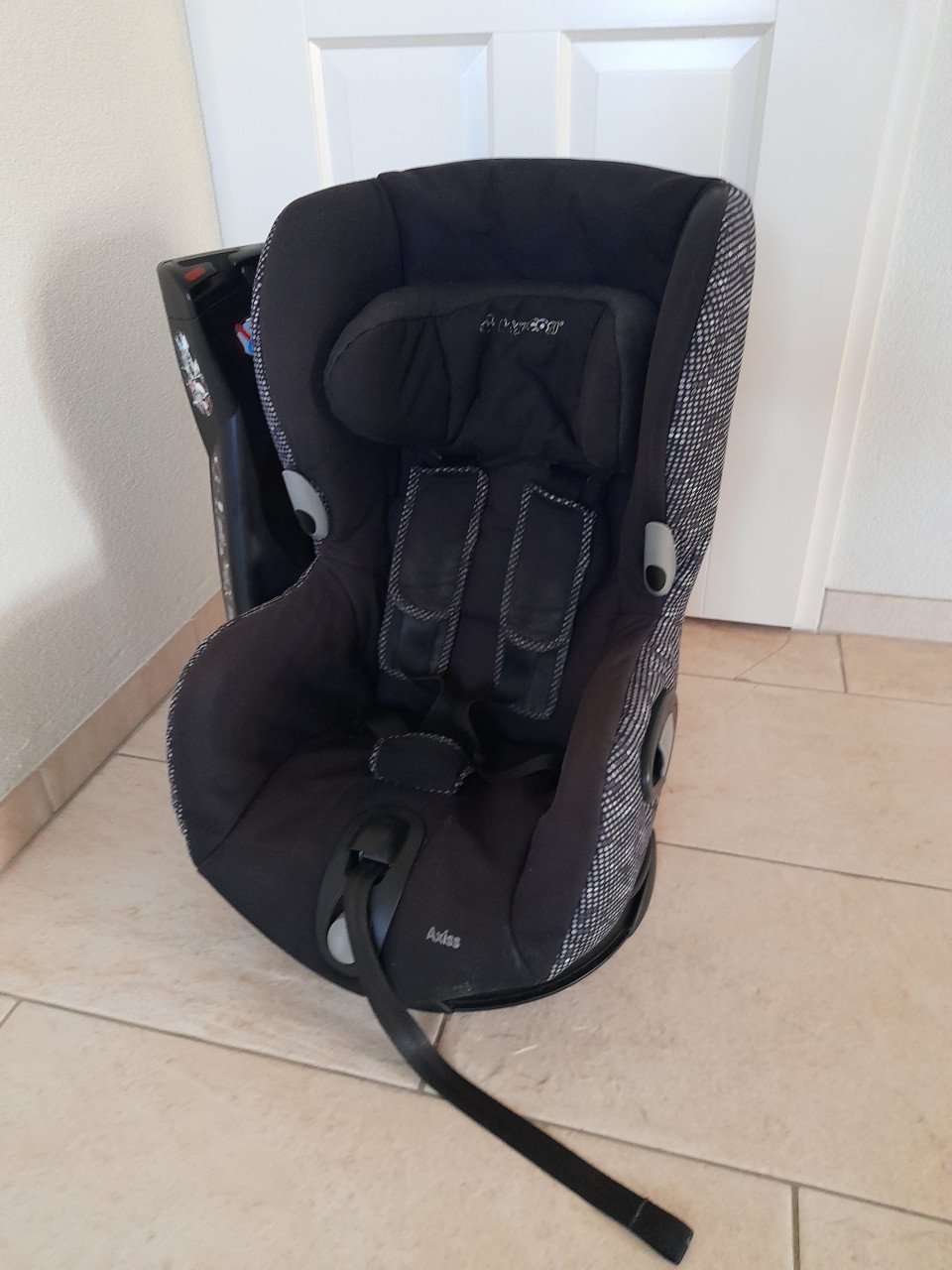 Maxi - cosi Axiss (draaibaar) ( in goede nette schone staat )