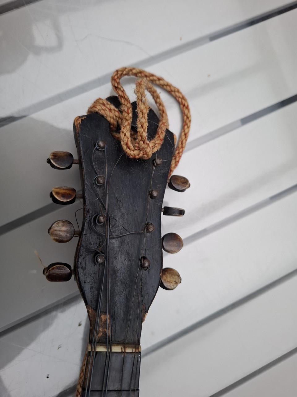 Oude mandoline van E. Patierno .