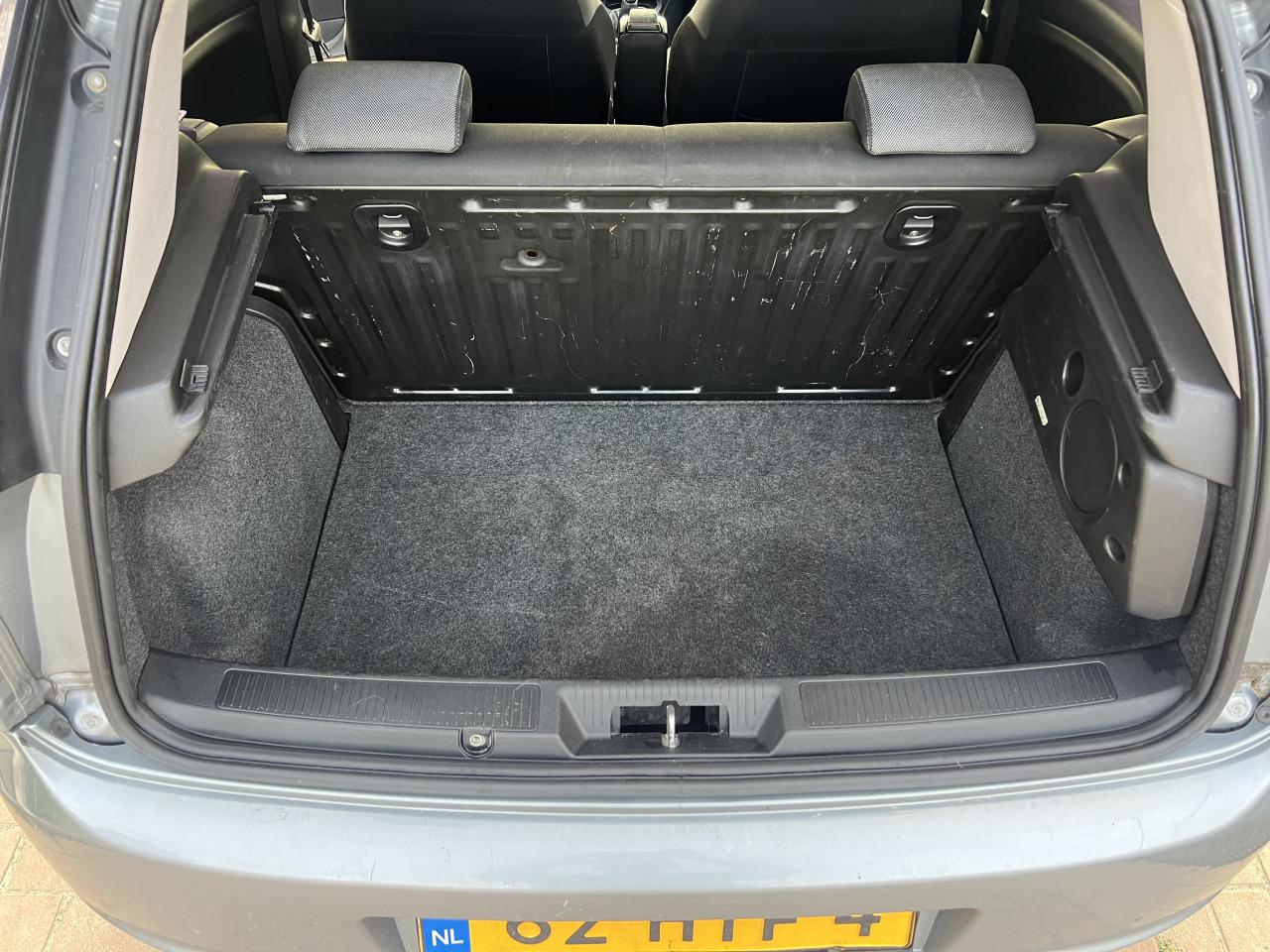 Fiat Grande Punto 1.4 16V T-jet 3DR grijs