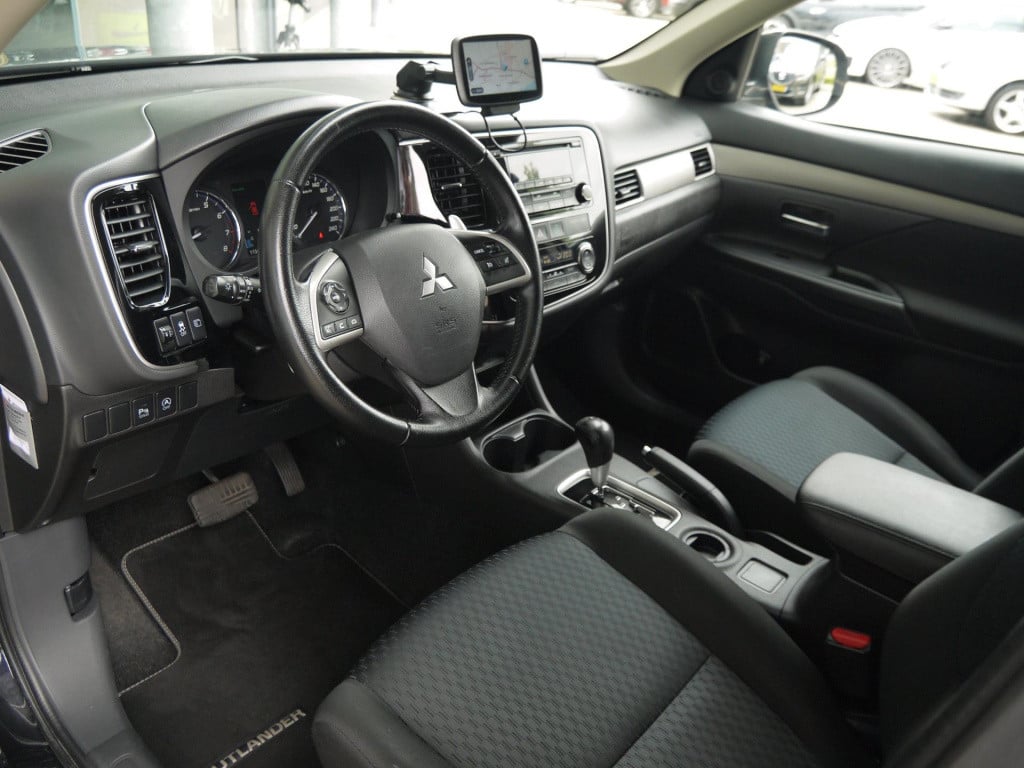 Mitsubishi Outlander 2.0 intense|trekhaak|rijklaar