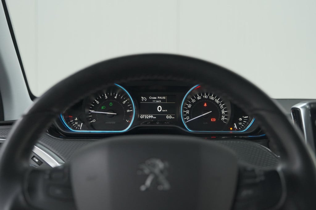 Peugeot 2008 puretech 110 allure | panoramadak | navigatie | camera | parke