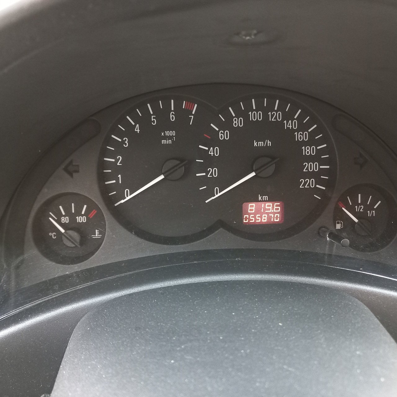 Mooie Opel Corsa 1.2 N  met lage KM stand