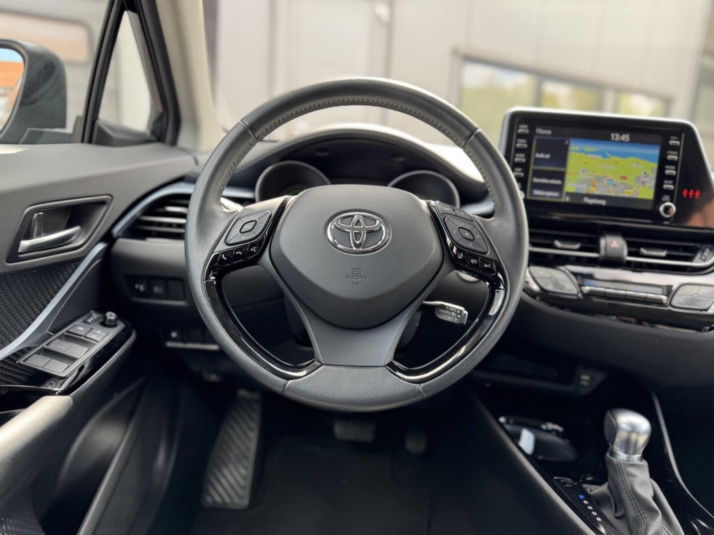 Toyota C-hr 1.8 hybrid dynamic | trekhaak afneembaar | navigatie | camera |