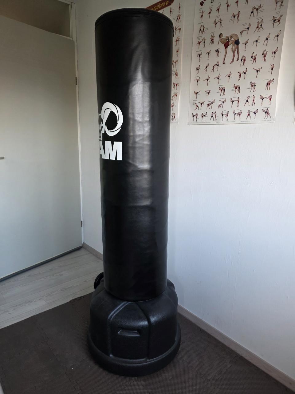 Staande boksbal met handschoenen merk RAM