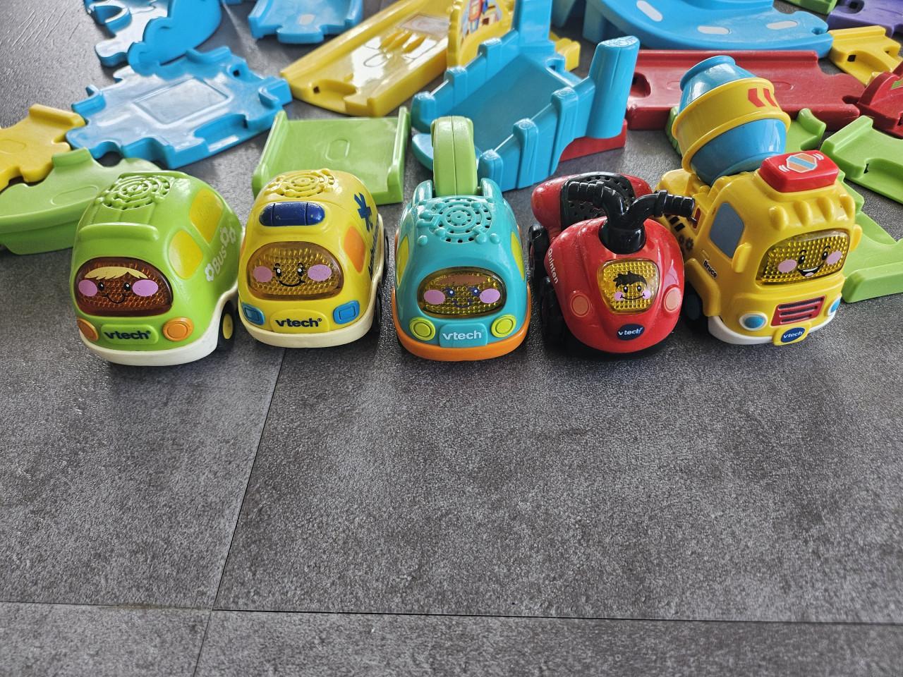 Vtech toet toet garage met veel baandelen en 5 auto's