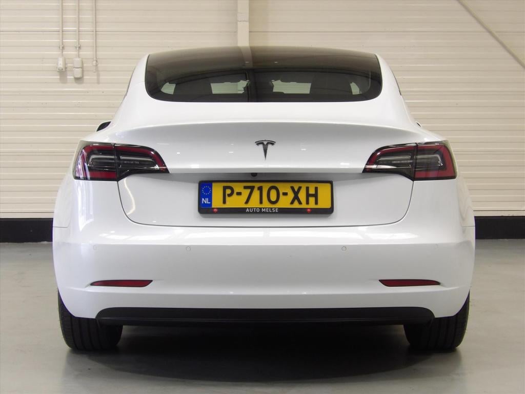 Tesla Model 3 standard 60 kwh plus rwd