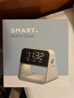 Wekker met licht en laadfunctie gsm