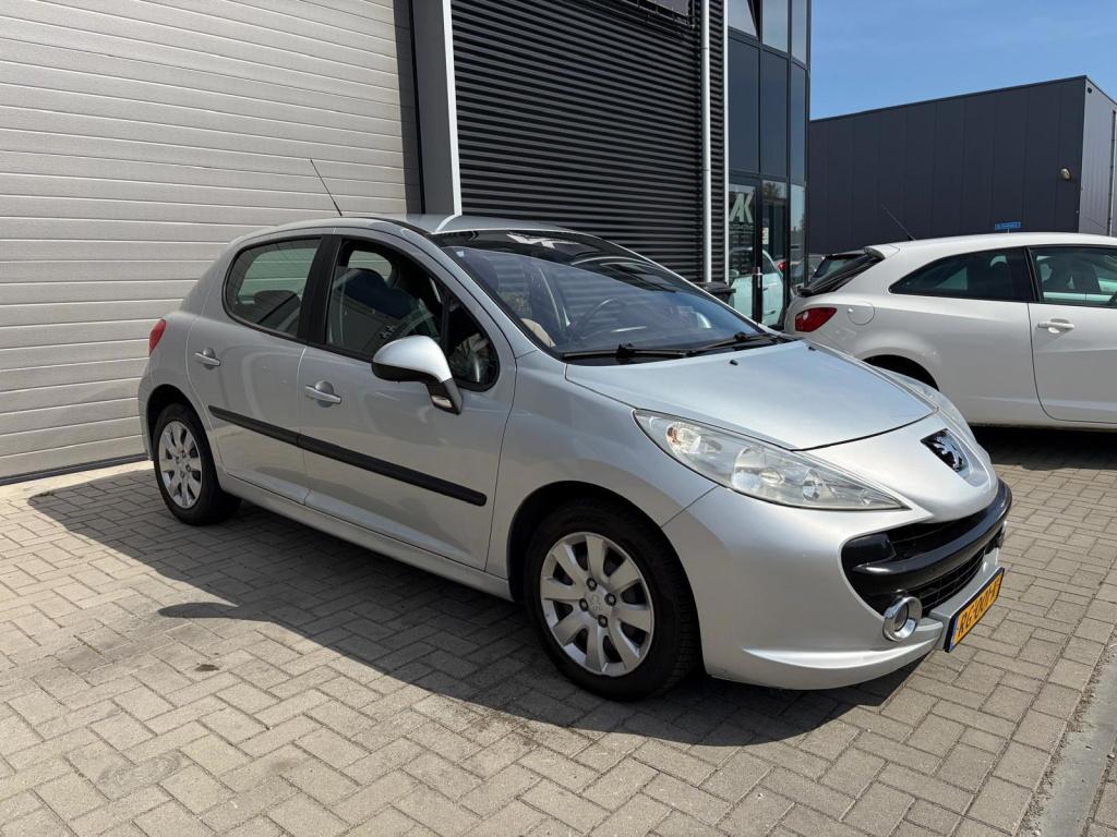 Peugeot 207 1.4-16v xr/130.000/vol jaar apk/airco/carplay