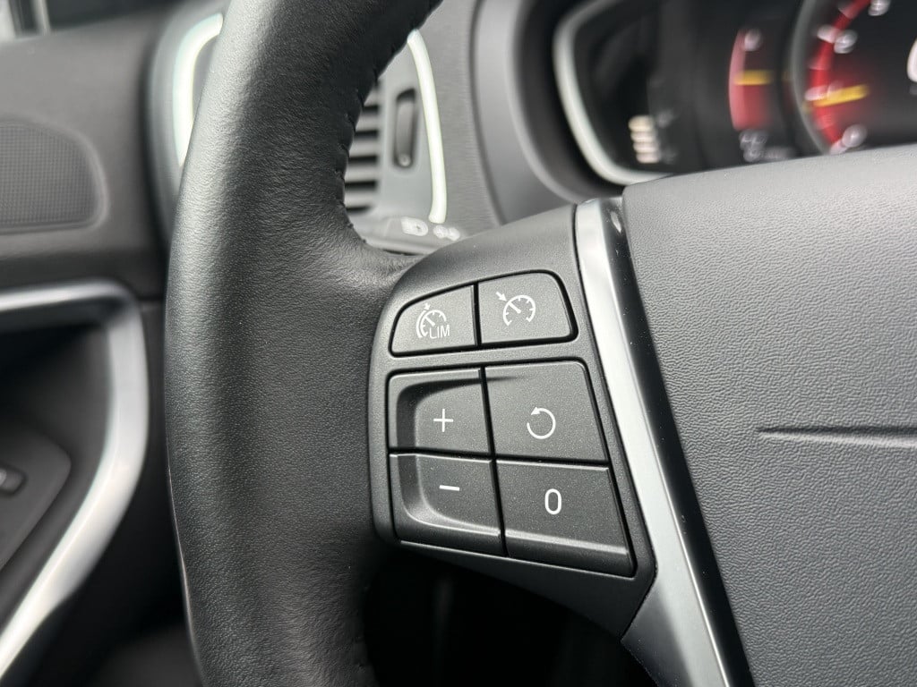 Volvo V40 t2 123pk aut6 polar+| navi| cruise| stoel.verw| led| pdc