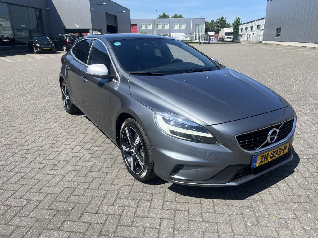 Volvo V40 1.5 t3 polar+ r-design sport pano navi trekhaak automaat